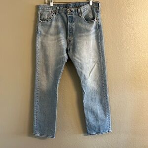 Levi’s 501 light wash